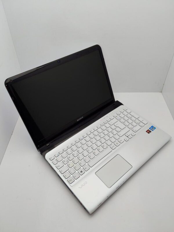 Ноутбук Sony SV1512 / 15.6 (1366x768) TN / Intel Core i5-3210M (2 (4) ядра по 2.5 - 3.1 GHz) / 6 GB DDR3 / 650 GB HDD / AMD Radeon HD 7600M, 1 GB GDDR3, 64-bit / WebCam - Зображення 3