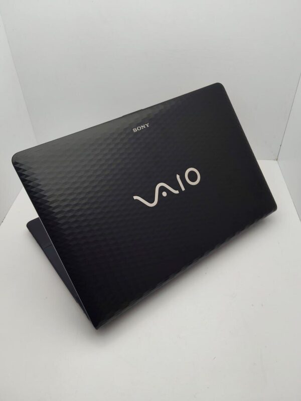 Ноутбук Sony VP173 / 17.3" (1600x900) TN / Intel Core i3-2310M (2 (4) ядра по 2.4 GHz) / 6 GB DDR3 / 500 GB HDD / nVidia GeForce 410M, 1 GB GDDR3, 64-bit / WebCam - Зображення 8