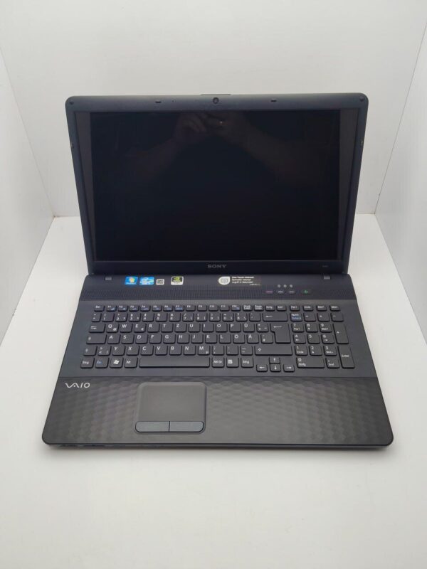 Ноутбук Sony VP173 / 17.3" (1600x900) TN / Intel Core i3-2310M (2 (4) ядра по 2.4 GHz) / 6 GB DDR3 / 500 GB HDD / nVidia GeForce 410M, 1 GB GDDR3, 64-bit / WebCam - Зображення 2