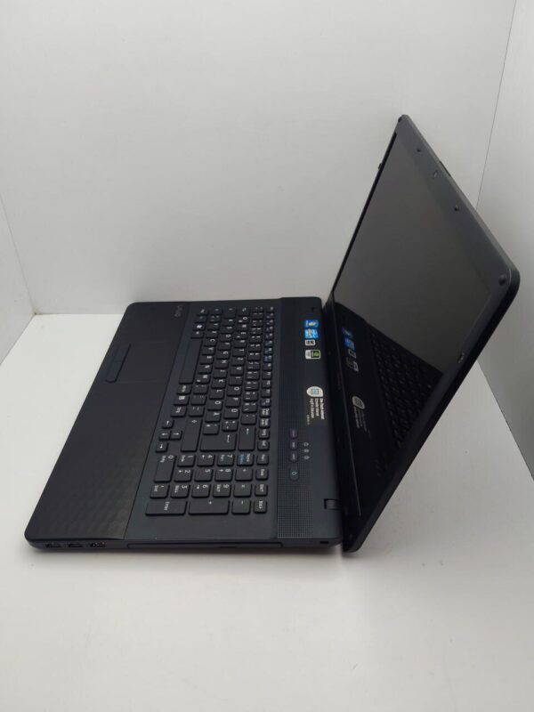 Ноутбук Sony VP173 / 17.3" (1600x900) TN / Intel Core i3-2310M (2 (4) ядра по 2.4 GHz) / 6 GB DDR3 / 500 GB HDD / nVidia GeForce 410M, 1 GB GDDR3, 64-bit / WebCam - Зображення 6