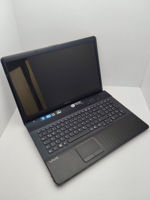 Ноутбук Sony VP173 / 17.3" (1600x900) TN / Intel Core i3-2310M (2 (4) ядра по 2.4 GHz) / 6 GB DDR3 / 500 GB HDD / nVidia GeForce 410M, 1 GB GDDR3, 64-bit / WebCam - Зображення 3