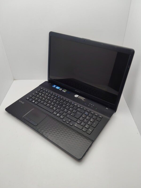 Ноутбук Sony VP173 / 17.3" (1600x900) TN / Intel Core i5-2430M (2 (4) ядра по 2.4 - 3.0 GHz) / 6 GB DDR3 / 500 GB HDD / Intel HD Graphics 3000 / WebCam - Зображення 4