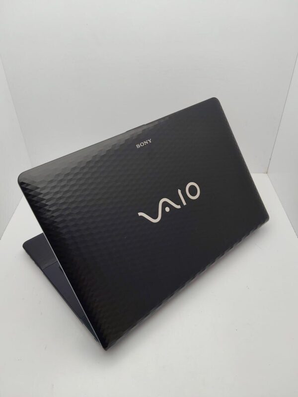 Ноутбук Sony VP173 / 17.3" (1600x900) TN / Intel Core i5-2430M (2 (4) ядра по 2.4 - 3.0 GHz) / 6 GB DDR3 / 500 GB HDD / Intel HD Graphics 3000 / WebCam - Зображення 8
