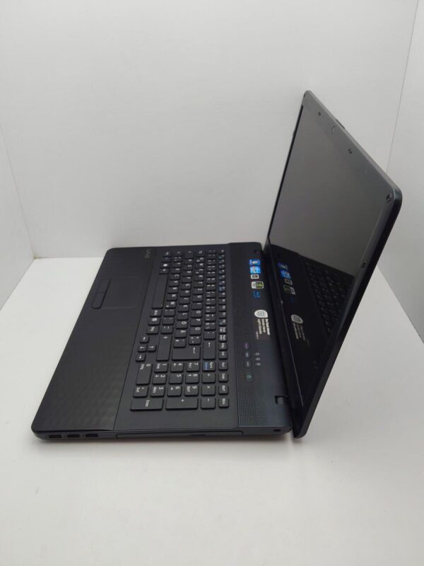 Ноутбук Sony VP173 / 17.3" (1600x900) TN / Intel Core i5-2430M (2 (4) ядра по 2.4 - 3.0 GHz) / 6 GB DDR3 / 500 GB HDD / Intel HD Graphics 3000 / WebCam - Зображення 6