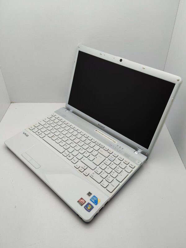 Ноутбук Sony VPC156 / 15.6" (1366x768) TN / Intel Core i3-350M (2 (4) ядра по 2.26 GHz) / 6 GB DDR3 / 320 GB HDD / AMD Mobility Radeon HD 5000 / WebCam - Зображення 4