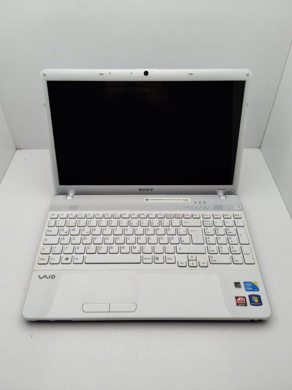 Ноутбук Sony VPC156 / 15.6" (1366x768) TN / Intel Core i3-350M (2 (4) ядра по 2.26 GHz) / 6 GB DDR3 / 320 GB HDD / AMD Mobility Radeon HD 5000 / WebCam - Зображення 2