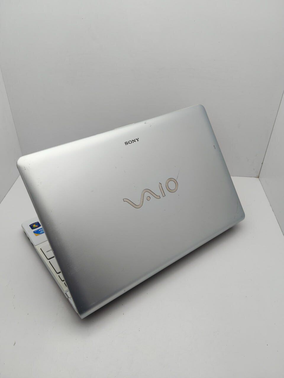 Ноутбук Sony VPC156 / 15.6" (1366x768) TN / Intel Core i3-350M (2 (4) ядра по 2.26 GHz) / 6 GB DDR3 / 320 GB HDD / AMD Mobility Radeon HD 5000 / WebCam - Зображення 7