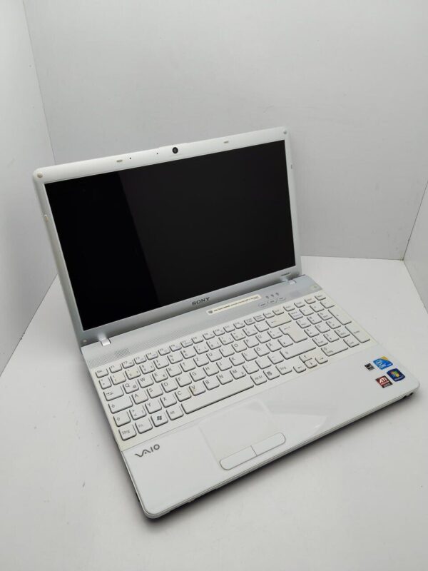 Ноутбук Sony VPC156 / 15.6" (1366x768) TN / Intel Core i3-350M (2 (4) ядра по 2.26 GHz) / 6 GB DDR3 / 320 GB HDD / AMD Mobility Radeon HD 5000 / WebCam - Зображення 3