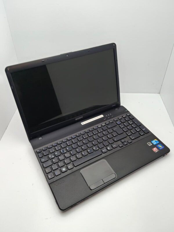 Ноутбук Sony VPC156 / 15.6" (1366x768) TN / Intel Core i5-460M (2 (4) ядра по 2.53 - 2.8 GHz) / 6 GB DDR3 / 750 GB HDD / AMD Mobility Radeon HD 5000 / WebCam - Зображення 3