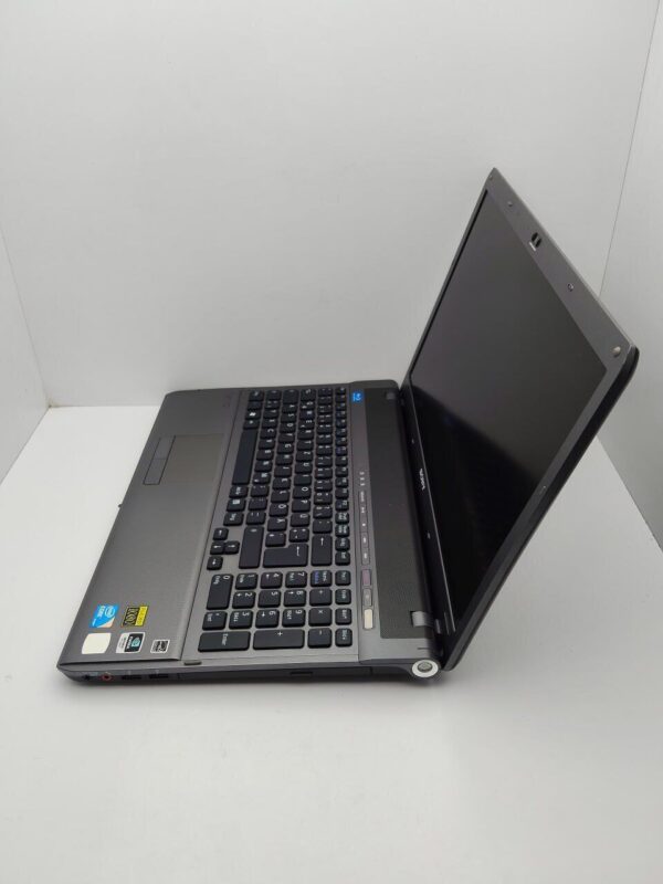 Ноутбук Sony VPC164 / 16.1" (1920x1080) TN / Intel Core i7-740QM (4 (8) ядра по 1.73 - 2.93 GHz) / 6 GB DDR3 / 500 GB HDD / nvidia GeForce GT 330M, 1 GB GDDR3, 128-bit / WebCam - Зображення 6