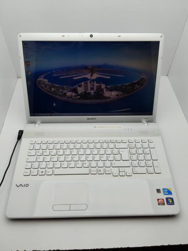 Ноутбук Sony VPC173 / 17.3" (1600x900) TN / Intel Core i3-370M (2 (4) ядра по 2.4 GHz) / 6 GB DDR3 / 320 GB HDD / AMD Radeon HD 5000M / WebCam / АКБ не тримає - Зображення 7