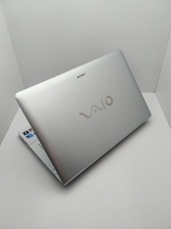 Ноутбук Sony VPC173 / 17.3" (1600x900) TN / Intel Core i3-370M (2 (4) ядра по 2.4 GHz) / 6 GB DDR3 / 320 GB HDD / AMD Radeon HD 5000M / WebCam / АКБ не тримає - Зображення 8
