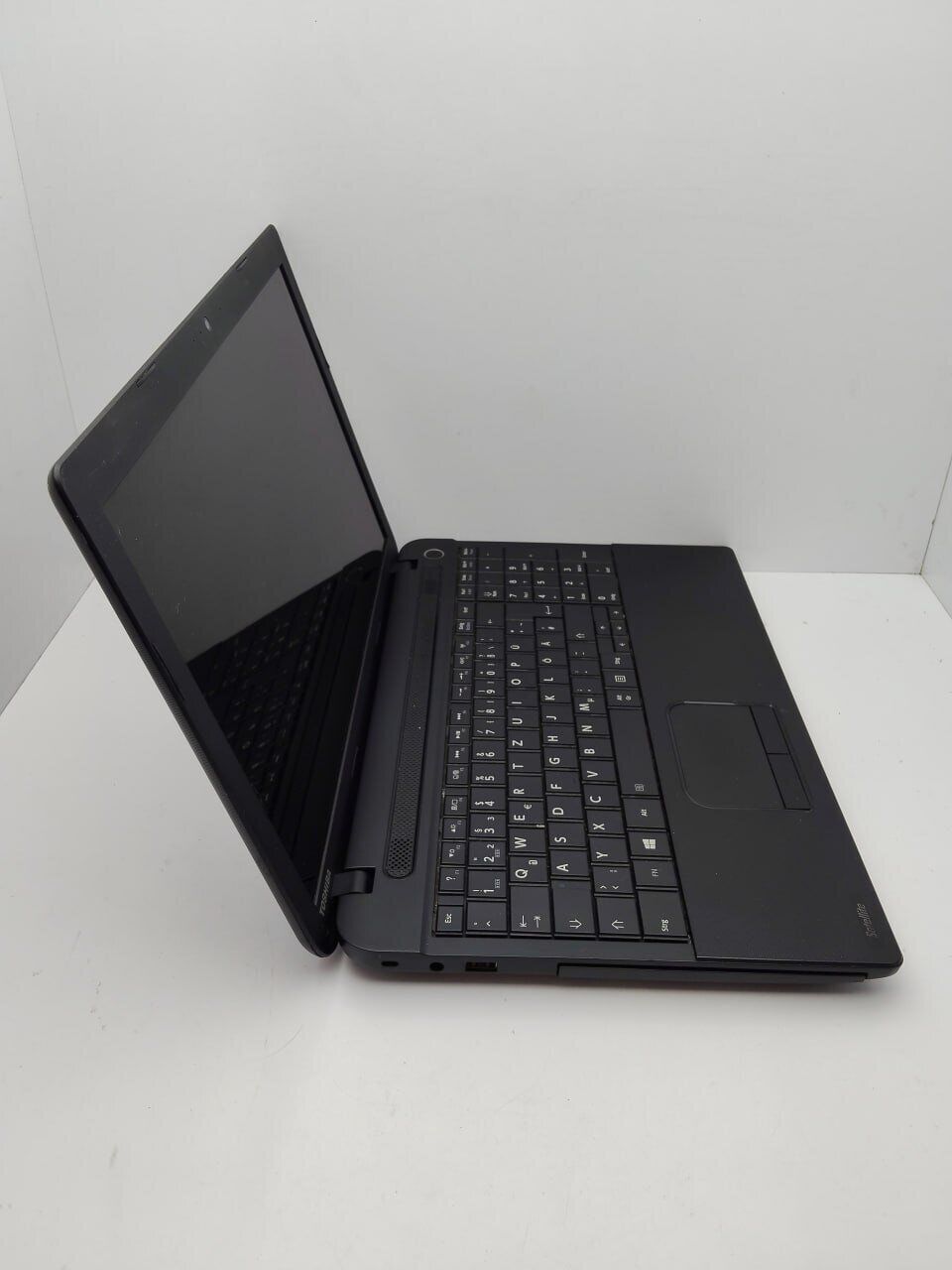 Ноутбук Toshiba C50 / 15.6" (1366x768) TN / AMD E1-2100 (2 ядра по 1.0 GHz) / 6 GB DDR3 / 120 GB SSD / AMD Radeon HD 8330 Graphics / WebCam - Зображення 5