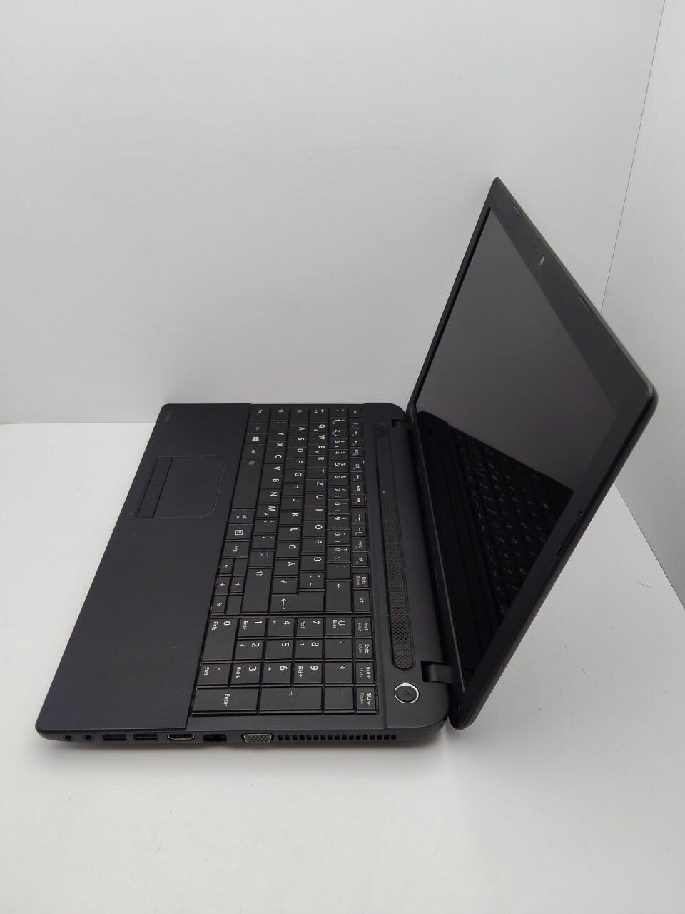 Ноутбук Toshiba C50 / 15.6" (1366x768) TN / AMD E1-2100 (2 ядра по 1.0 GHz) / 6 GB DDR3 / 120 GB SSD / AMD Radeon HD 8330 Graphics / WebCam - Зображення 6