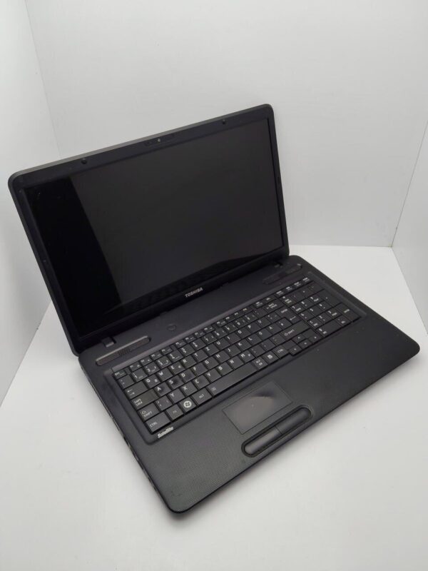 Ноутбук Toshiba Satellite C850 / 17.3" (1600x900) TN / Intel Core i3-350M (2 (4) ядра по 2.26 GHz) / 6 GB DDR3 / 320 GB HDD / Intel HD Graphics / WebCam - Зображення 3