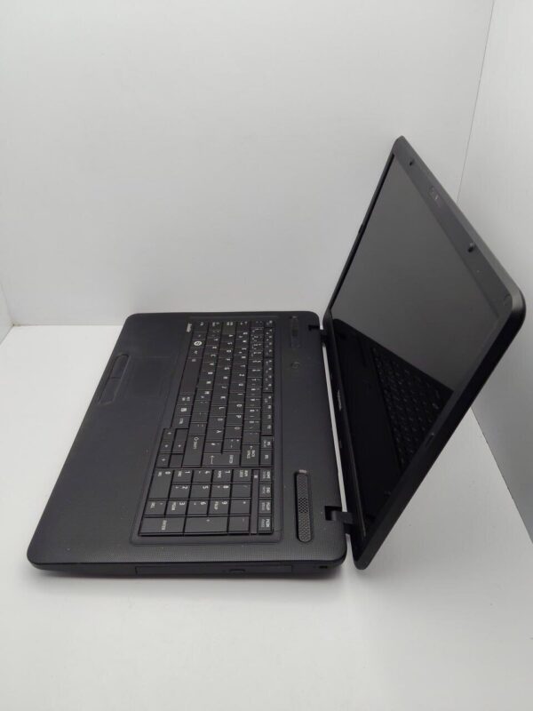 Ноутбук Toshiba Satellite C850 / 17.3" (1600x900) TN / Intel Core i3-350M (2 (4) ядра по 2.26 GHz) / 6 GB DDR3 / 320 GB HDD / Intel HD Graphics / WebCam - Зображення 6