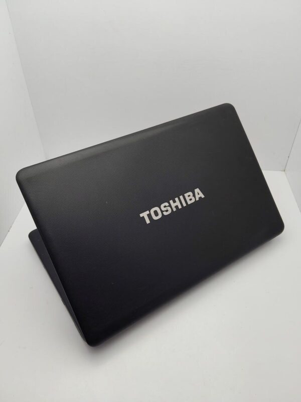 Ноутбук Toshiba Satellite C850 / 17.3" (1600x900) TN / Intel Core i3-350M (2 (4) ядра по 2.26 GHz) / 6 GB DDR3 / 320 GB HDD / Intel HD Graphics / WebCam - Зображення 8