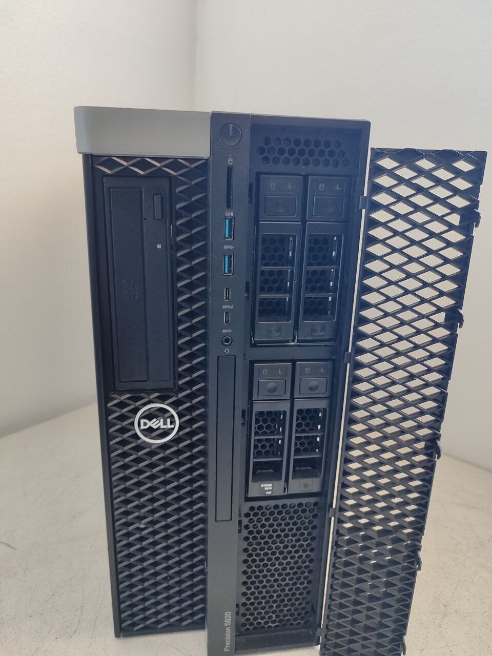Робоча станція Dell Precision 5820 Tower / Intel Xeon W-2123 (4 (8) ядра по 3.6 - 3.9 GHz) / 32 GB DDR4 / 512 GB SSD / nVidia Quadro P2000, 5 GB GDDR5, 160-bit / DVD-ROM - Зображення 3