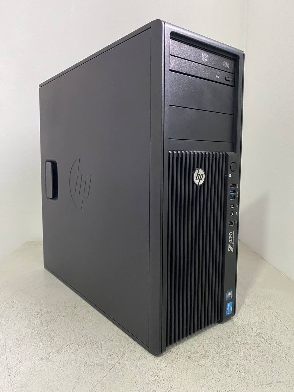 Робоча станція HP Z420 Workstation Tower / Intel Xeon E5-2690 (8 (16) ядер по 2.9 - 3.8 GHz) / 64 GB DDR3 / 240 GB SSD + 500 GB HDD / AMD Radeon RX 570, 8 GB GDDR5, 256-bit / DVD-ROM - Зображення 3