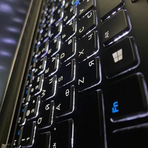 Ультрабук Б-клас Dell Latitude E5470 / 14" (1366x768) TN / Intel Core i5-6440HQ (4 ядра по 2.6 - 3.5 GHz) / 8 GB DDR4 / 256 GB SSD / Intel HD Graphics 530 / HDMI / VGA - Зображення 7