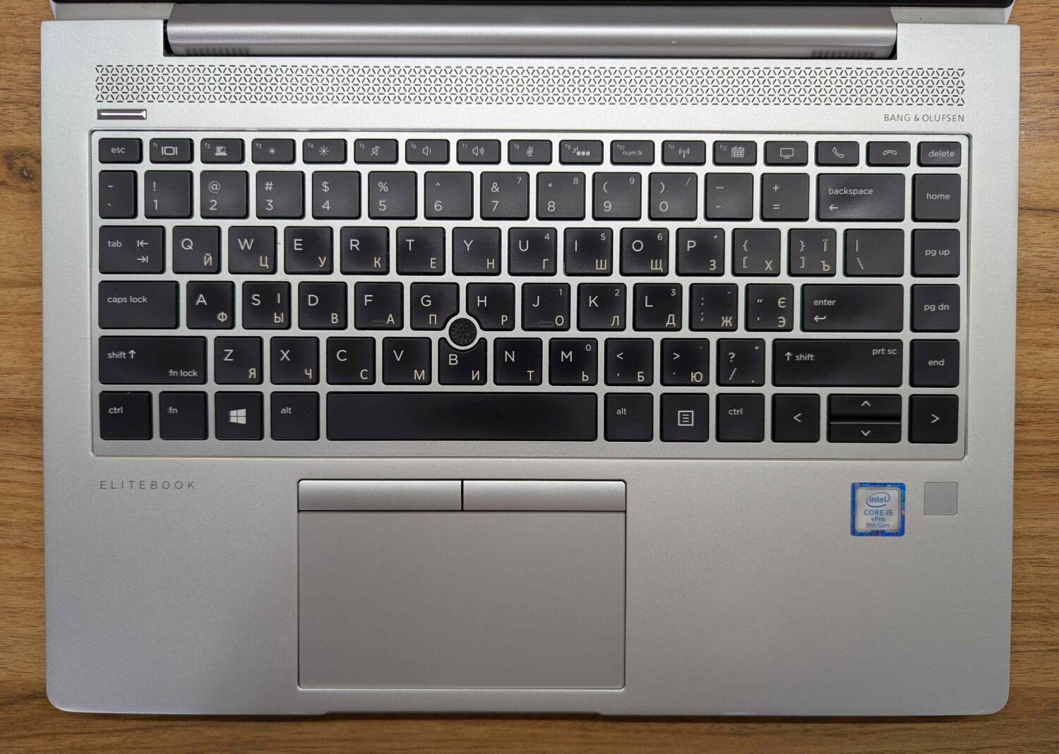 Ультрабук Б-клас HP EliteBook 840 G5 / 14" (1920x1080) IPS / Intel Core i7-8650U (4 (8) ядра по 1.9 - 4.2 GHz) / 16 GB DDR4 / 512 GB SSD / Intel UHD Graphics 620 / Fingerprint / HDMI / Windows 10 - Зображення 3