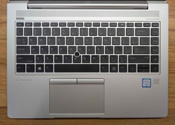 Ультрабук Б-клас HP EliteBook 840 G5 / 14" (1920x1080) IPS / Intel Core i5-8350U (4 (8) ядра по 1.7 - 3.6 GHz) / 16 GB DDR4 / 512 GB SSD / Intel UHD Graphics 620 / TouchID / WebCam / Windows 10 - Зображення 4