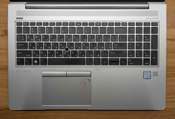 Ультрабук Б-клас HP EliteBook 850 G6 / 15.6" (1920x1080) IPS / Intel Core i5-8265U (4 (8) ядра по 1.6 - 3.9 GHz) / 16 GB DDR4 / 512 GB SSD / Intel UHD Graphics 620 / WebCam / Fingerprint / Windows 10 - Зображення 4