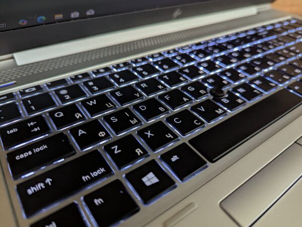 Ультрабук Б-клас HP EliteBook 850 G6 / 15.6" (1920x1080) IPS / Intel Core i5-8265U (4 (8) ядра по 1.6 - 3.9 GHz) / 16 GB DDR4 / 512 GB SSD / Intel UHD Graphics 620 / WebCam / Fingerprint / Windows 10 - Зображення 7