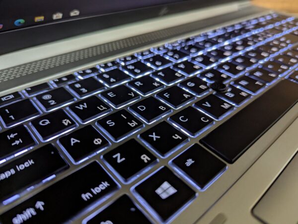 Ультрабук Б-клас HP EliteBook 850 G6 / 15.6" (1920x1080) IPS / Intel Core i5-8265U (4 (8) ядра по 1.6 - 3.9 GHz) / 16 GB DDR4 / 512 GB SSD / Intel UHD Graphics 620 / WebCam / TouchID / Windows 10 - Зображення 7