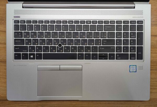 Ультрабук Б-клас HP EliteBook 850 G6 / 15.6" (1920x1080) IPS / Intel Core i5-8265U (4 (8) ядра по 1.6 - 3.9 GHz) / 16 GB DDR4 / 512 GB SSD / Intel UHD Graphics 620 / WebCam / TouchID / Windows 10 - Зображення 4