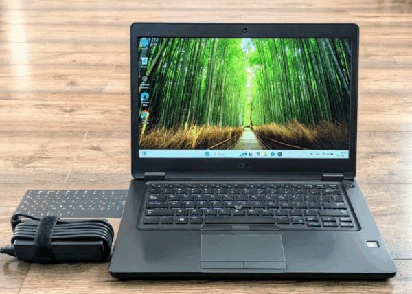 Ультрабук Dell Latitude 5490 / 14" (1920x1080) IPS / Intel Core i5-7300U (2 (4) ядра по 2.6 - 3.5 GHz) / 8 GB DDR4 / 128 GB SSD / Intel HD Graphics 620 / WebCam / HDMI / Windows 11 - Зображення 2