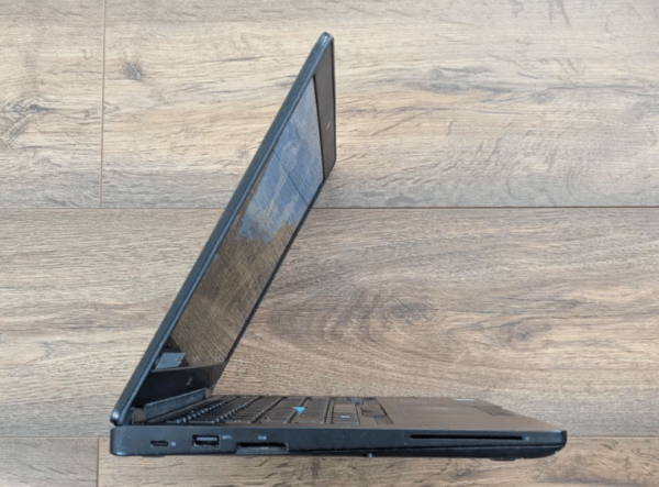 Ультрабук Dell Latitude 5490 / 14" (1920x1080) IPS / Intel Core i5-7300U (2 (4) ядра по 2.6 - 3.5 GHz) / 8 GB DDR4 / 128 GB SSD / Intel HD Graphics 620 / WebCam / HDMI / Windows 11 - Зображення 4