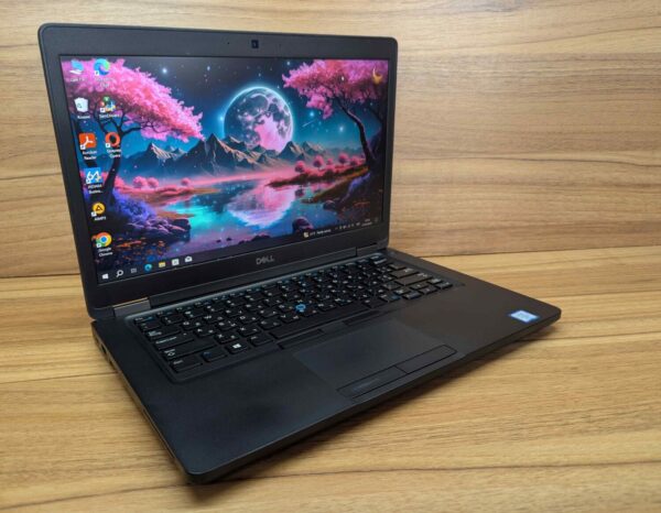 Ультрабук Dell Latitude 5490 / 14" (1920x1080) IPS / Intel Core i5-7300U (2 (4) ядра по 2.6 - 3.5 GHz) / 8 GB DDR4 / 240 GB SSD / Intel HD Graphics 620 / WebCam / HDMI / Windows 10 - Зображення 4