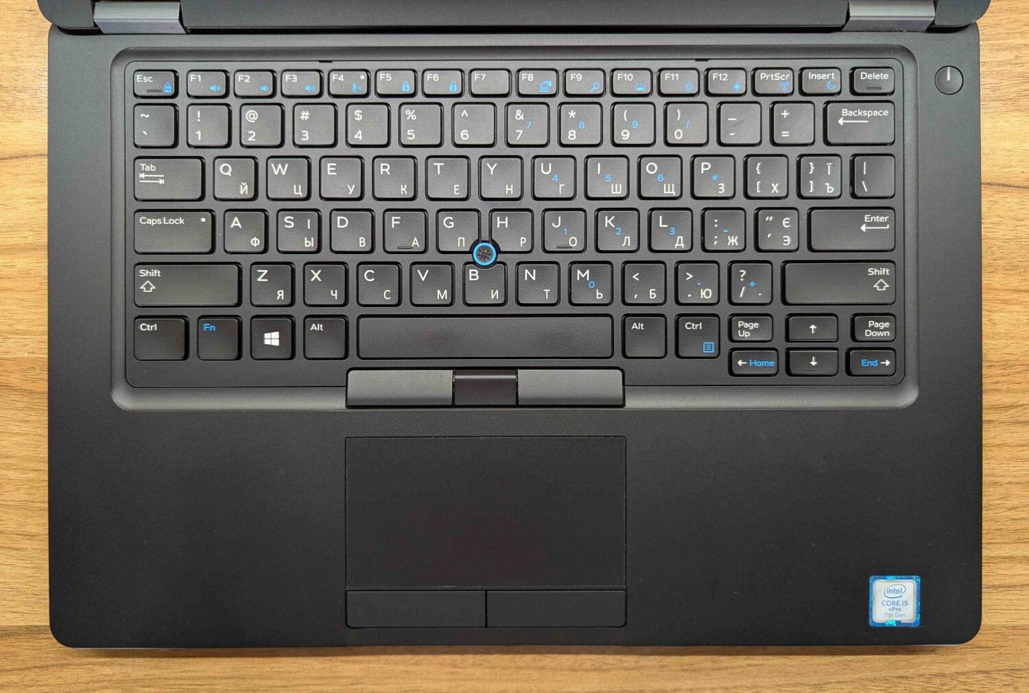 Ультрабук Dell Latitude 5490 / 14" (1920x1080) IPS / Intel Core i5-7300U (2 (4) ядра по 2.6 - 3.5 GHz) / 8 GB DDR4 / 256 GB SSD / Intel HD Graphics 620 / WebCam / HDMI / Windows 10 - Зображення 3