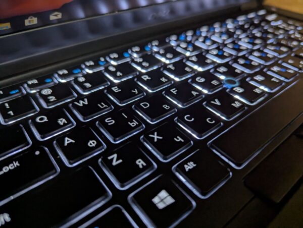 Ультрабук Dell Latitude 5490 / 14" (1920x1080) IPS / Intel Core i5-7300U (2 (4) ядра по 2.6 - 3.5 GHz) / 8 GB DDR4 / 256 GB SSD / Intel HD Graphics 620 / WebCam / HDMI / Windows 10 - Зображення 6
