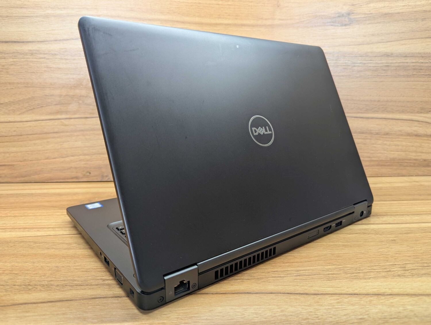Ультрабук Dell Latitude 5490 / 14" (1920x1080) IPS / Intel Core i5-7300U (2 (4) ядра по 2.6 - 3.5 GHz) / 8 GB DDR4 / 256 GB SSD / Intel HD Graphics 620 / WebCam / HDMI / Windows 10 - Зображення 7