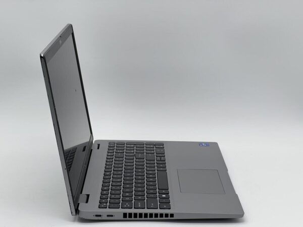 Ультрабук Dell Latitude 5520 / 15.6" (1920x1080) IPS / Intel Core i7-1185G7 (4 (8) ядра по 3.0 - 4.8 GHz) / 16 GB DDR4 / 240 GB SSD / Intel Iris Xe Graphics / WebCam - Зображення 3