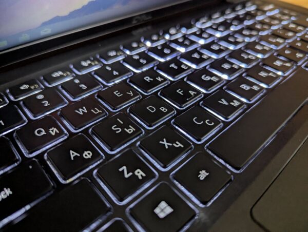 Ультрабук Dell Latitude 7410 / 14" (1366x768) TN / Intel Core i5-10310U (4 (8) ядра по 1.7 - 4.4 GHz) / 8 GB DDR4 / 256 GB SSD / Intel UHD Graphics / WebCam / Windows 10 - Зображення 6