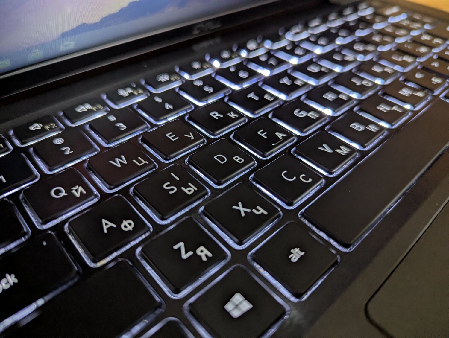 Ультрабук Dell Latitude 7410 / 14" (1366x768) TN / Intel Core i5-10310U (4 (8) ядра по 1.7 - 4.4 GHz) / 8 GB DDR4 / 256 GB SSD / Intel UHD Graphics / WebCam / Windows 10 - Зображення 6