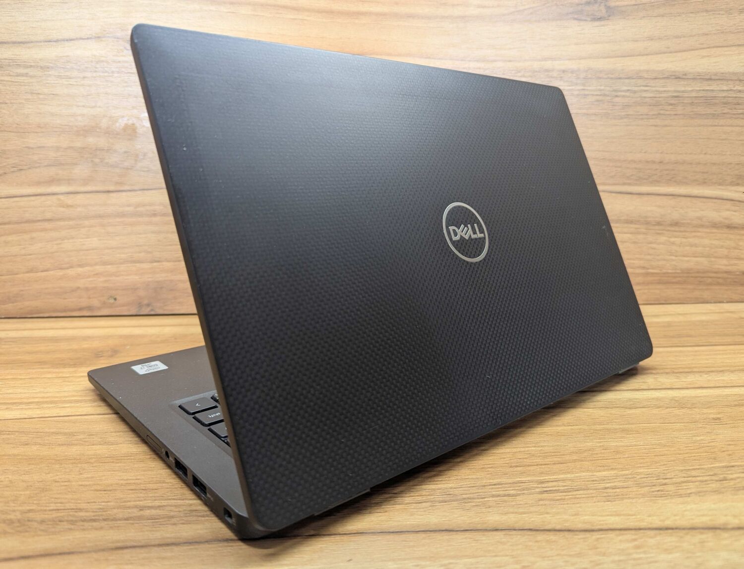 Ультрабук Dell Latitude 7410 / 14" (1920x1080) IPS / Intel Core i7-10610U (4 (8) ядра по 1.8 - 4.9 GHz) / 16 GB DDR4 / 512 GB SSD / Intel UHD Graphics / HDMI / WebCam / Windows 10 - Зображення 7