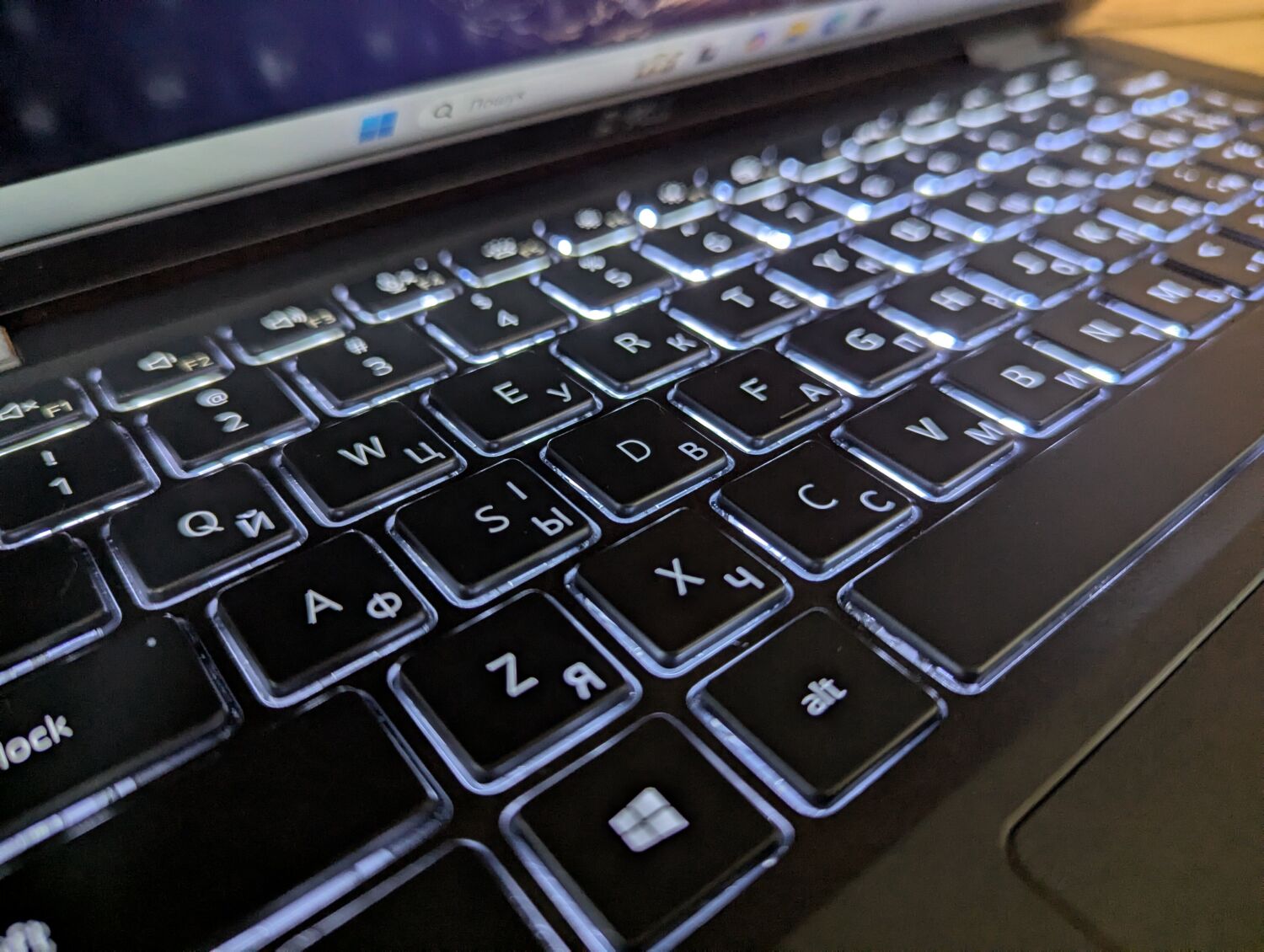 Ультрабук Dell Latitude 7410 / 14" (1920x1080) IPS / Intel Core i7-10610U (4 (8) ядра по 1.8 - 4.9 GHz) / 16 GB DDR4 / 512 GB SSD / Intel UHD Graphics / HDMI / WebCam / Windows 10 - Зображення 6