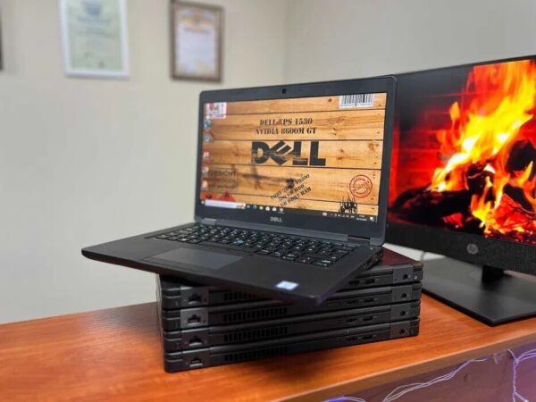 Ультрабук Dell Latitude E5480 / 14" (1920x1080) IPS / Intel Core i5-6300U (2 (4) ядра по 2.4 - 3.0 GHz) / 8 GB DDR4 / 256 GB SSD / Intel HD Graphics 520 / WebCam / HDMI / Windows 10 - Зображення 7