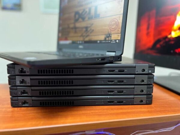 Ультрабук Dell Latitude E5480 / 14" (1920x1080) IPS / Intel Core i5-6300U (2 (4) ядра по 2.4 - 3.0 GHz) / 8 GB DDR4 / 256 GB SSD / Intel HD Graphics 520 / WebCam / HDMI / Windows 10 - Зображення 5