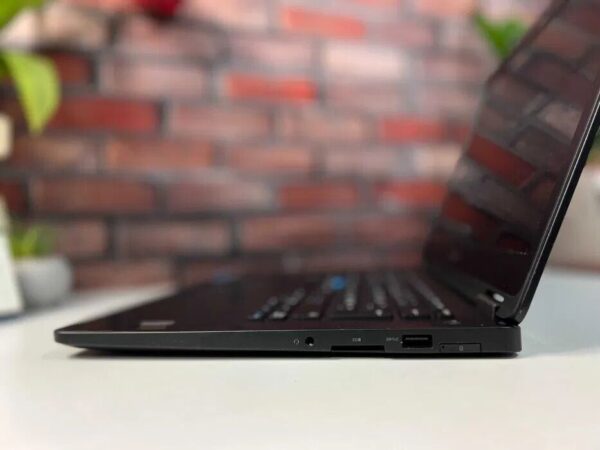 Ультрабук Dell Latitude E7470 / 14" (1920x1080) IPS / Intel Core i5-6300U (2 (4) ядра по 2.4 - 3.0 GHz) / 8 GB DDR4 / 256 GB SSD M.2 / Intel HD Graphics 520 / WebCam / Win 10 Pro - Зображення 4