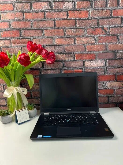 Ультрабук Dell Latitude E7470 / 14" (1920x1080) IPS / Intel Core i5-6300U (2 (4) ядра по 2.4 - 3.0 GHz) / 8 GB DDR4 / 256 GB SSD M.2 / Intel HD Graphics 520 / WebCam / Win 10 Pro - Зображення 2