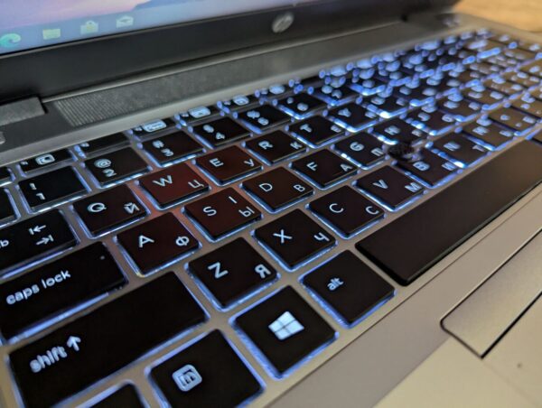 Ультрабук HP EliteBook 840 G4 / 14" (1920x1080) IPS / Intel Core i7-7600U (2 (4) ядра по 2.8 - 3.9 GHz) / 8 GB DDR4 / 240 GB SSD / Intel HD Graphics 620 / WebCam / Fingerprint / Windows 10 - Зображення 12