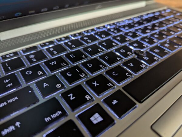 Ультрабук HP EliteBook 840 G5 / 14" (1920x1080) IPS / Intel Core i5-7200U (2 (4) ядра по 2.5 - 3.1 GHz) / 16 GB DDR4 / 512 GB SSD / Intel UHD Graphics 620 / WebCam / Fingerprint / Windows 10 - Зображення 6