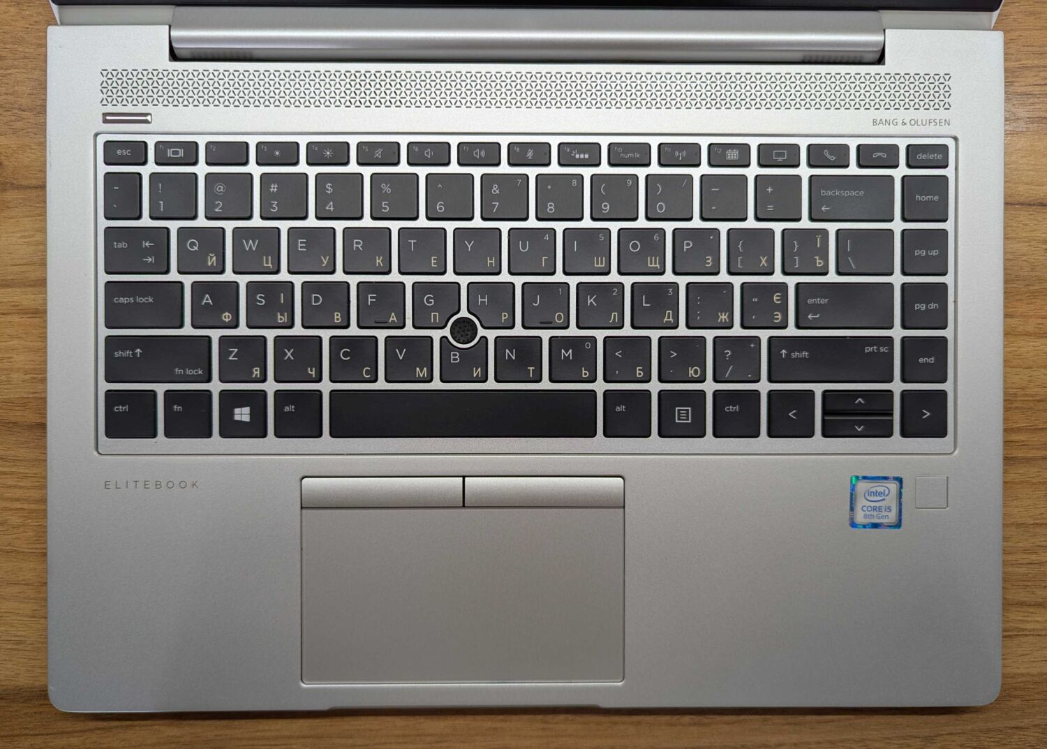 Ультрабук Б-клас HP EliteBook 840 G5 / 14" (1920x1080) IPS / Intel Core i5-8250U (4 (8) ядра по 1.6 - 3.4 GHz) / 16 GB DDR4 / 512 GB SSD / Intel UHD Graphics 620 / Fingerprint / WebCam / Windows 10 - Зображення 3