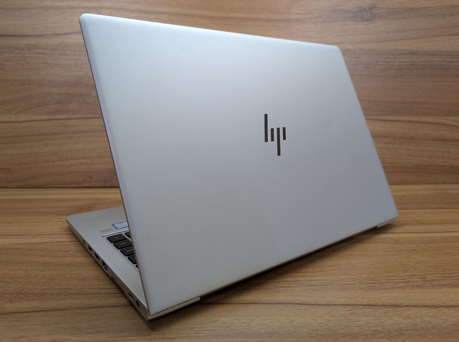 Ультрабук Б-клас HP EliteBook 840 G5 / 14" (1920x1080) IPS / Intel Core i5-8250U (4 (8) ядра по 1.6 - 3.4 GHz) / 16 GB DDR4 / 512 GB SSD / Intel UHD Graphics 620 / Fingerprint / WebCam / Windows 10 - Зображення 7