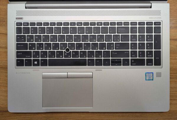 Ультрабук HP EliteBook 850 G5 / 15.6" (1920x1080) IPS / Intel Core i7-7600U (2 (4) ядра по 2.8 - 3.9 GHz) / 16 GB DDR4 / 512 GB SSD / Intel HD Graphics 620 / Fingerprint / WebCam / Windows 10 - Зображення 3